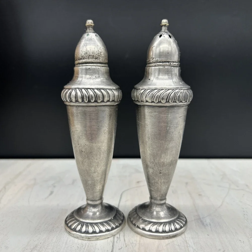 Vintage W.B. Mfg. Co. #3124 Salt & Pepper Set